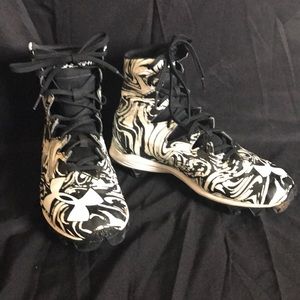 Under Armour Youth Football Cleats size 6Y